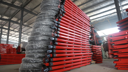 90后小伙刘奥创业 一把梯子赢得全网销量第一 金属制品的成功密码